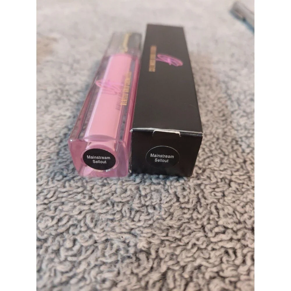 Rebelle Gold Cosmetics NEW IN BOX lipgloss